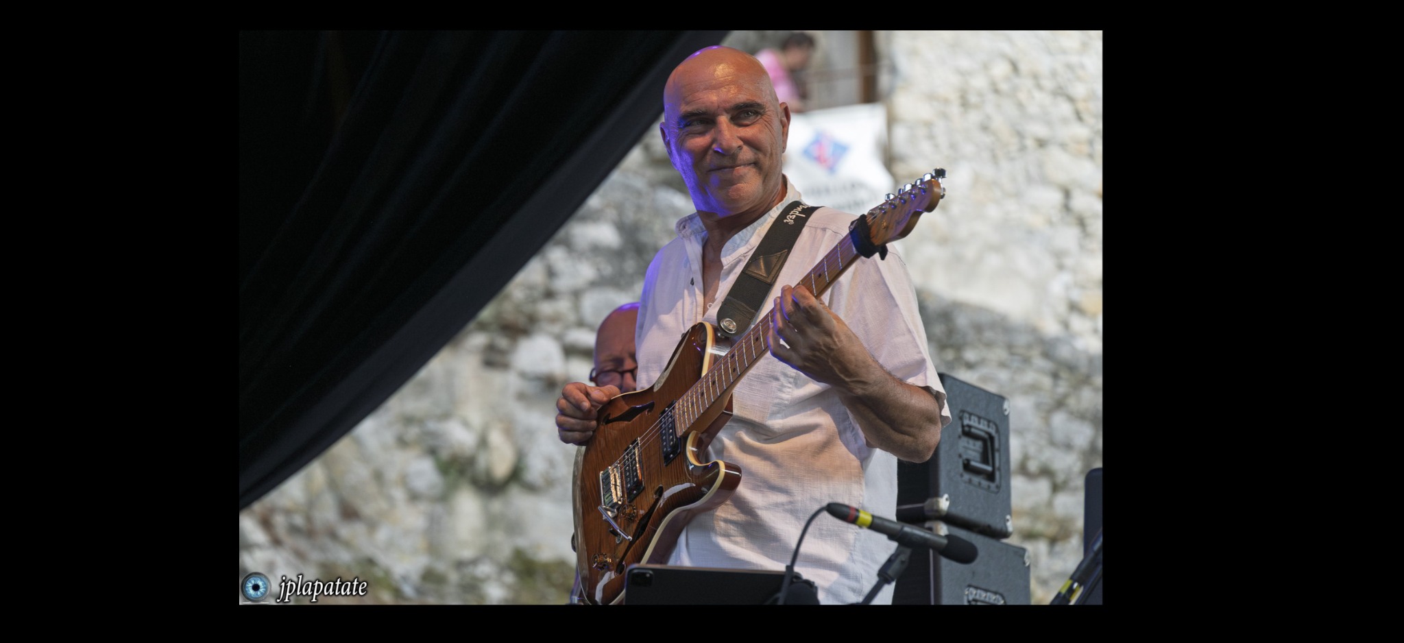 Eric Sempé à la guitare en concert à Peillon